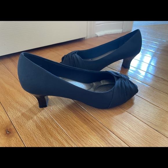 Heels (navy blue) - Picture 2 of 5